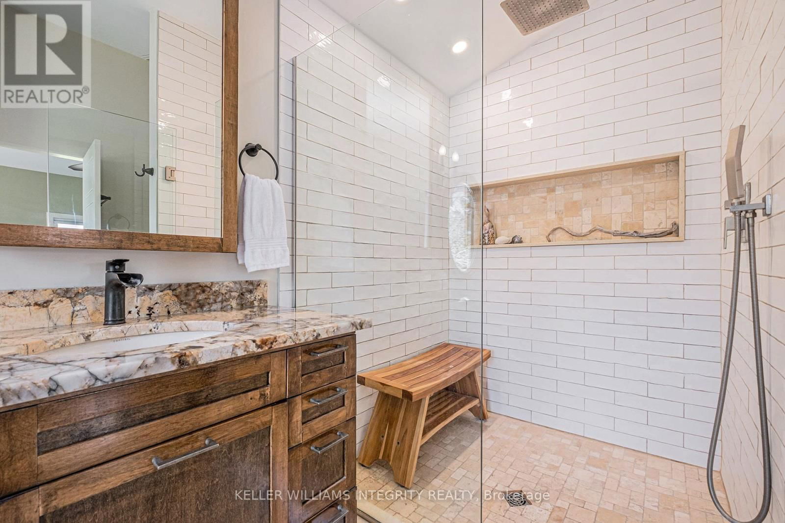 6548 CARP ROAD Image 19