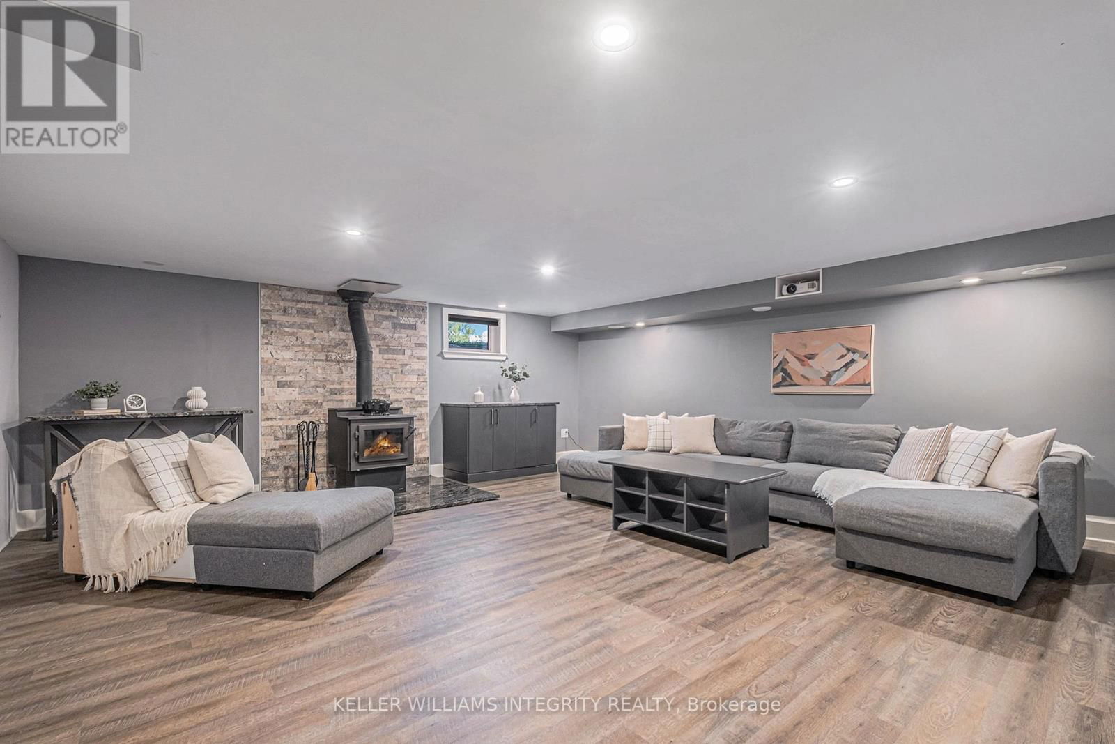 6548 CARP ROAD Image 30