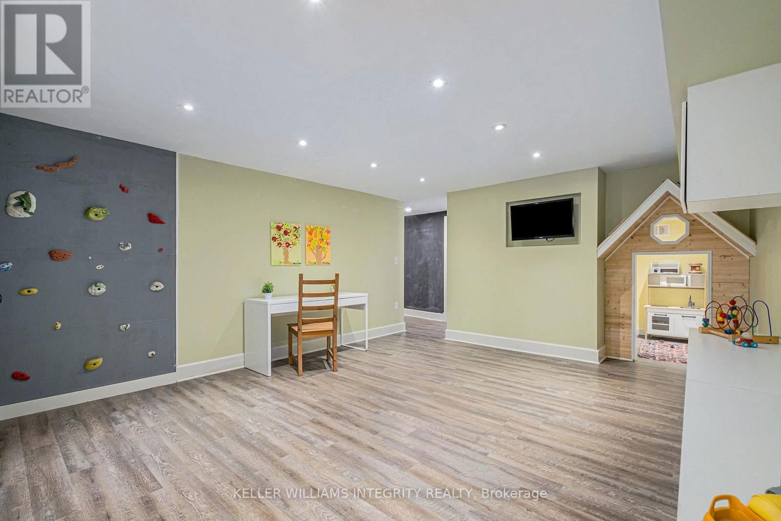 6548 CARP ROAD Image 33