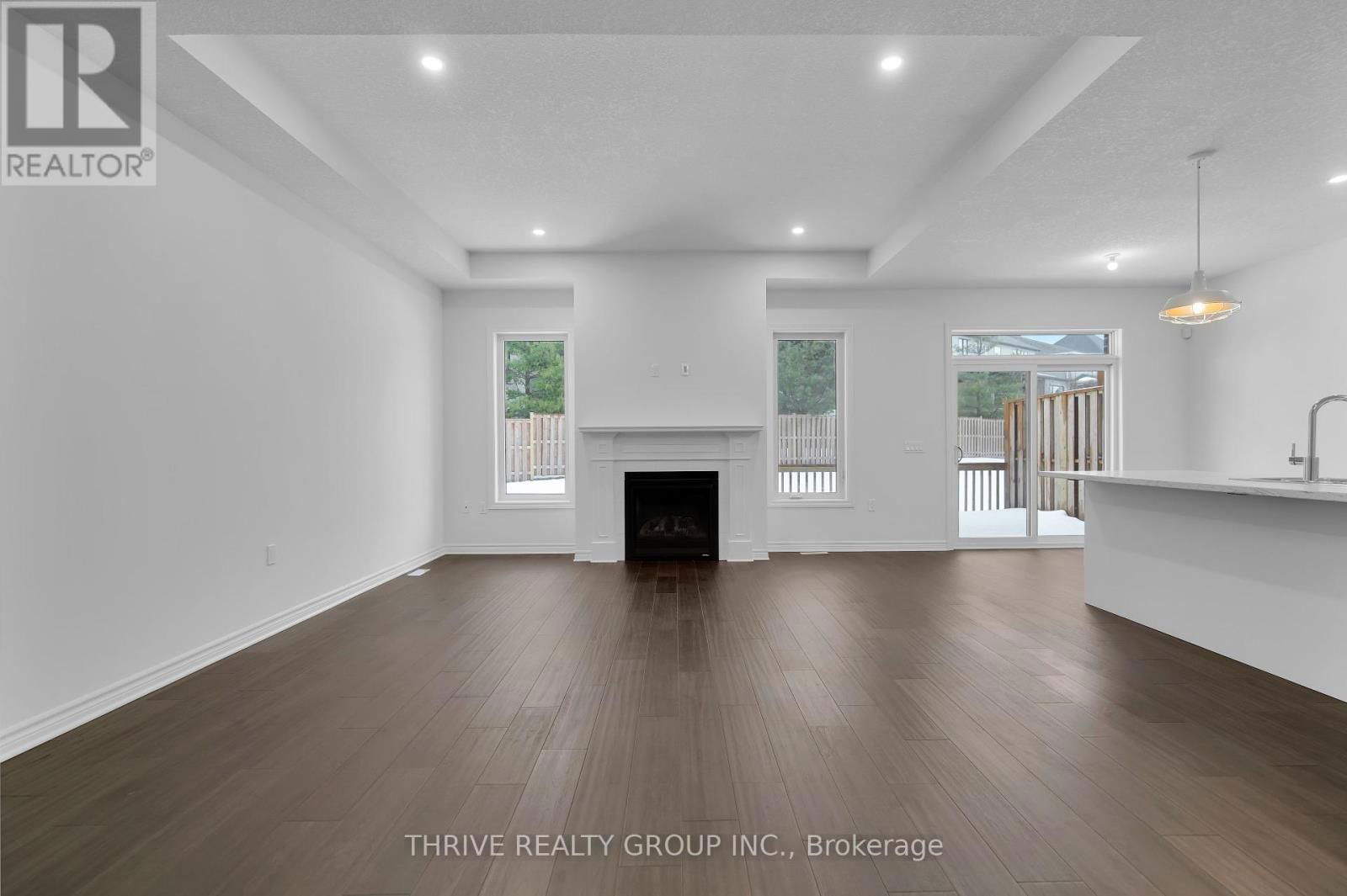 35 - 1080 UPPERPOINT AVENUE Image 10