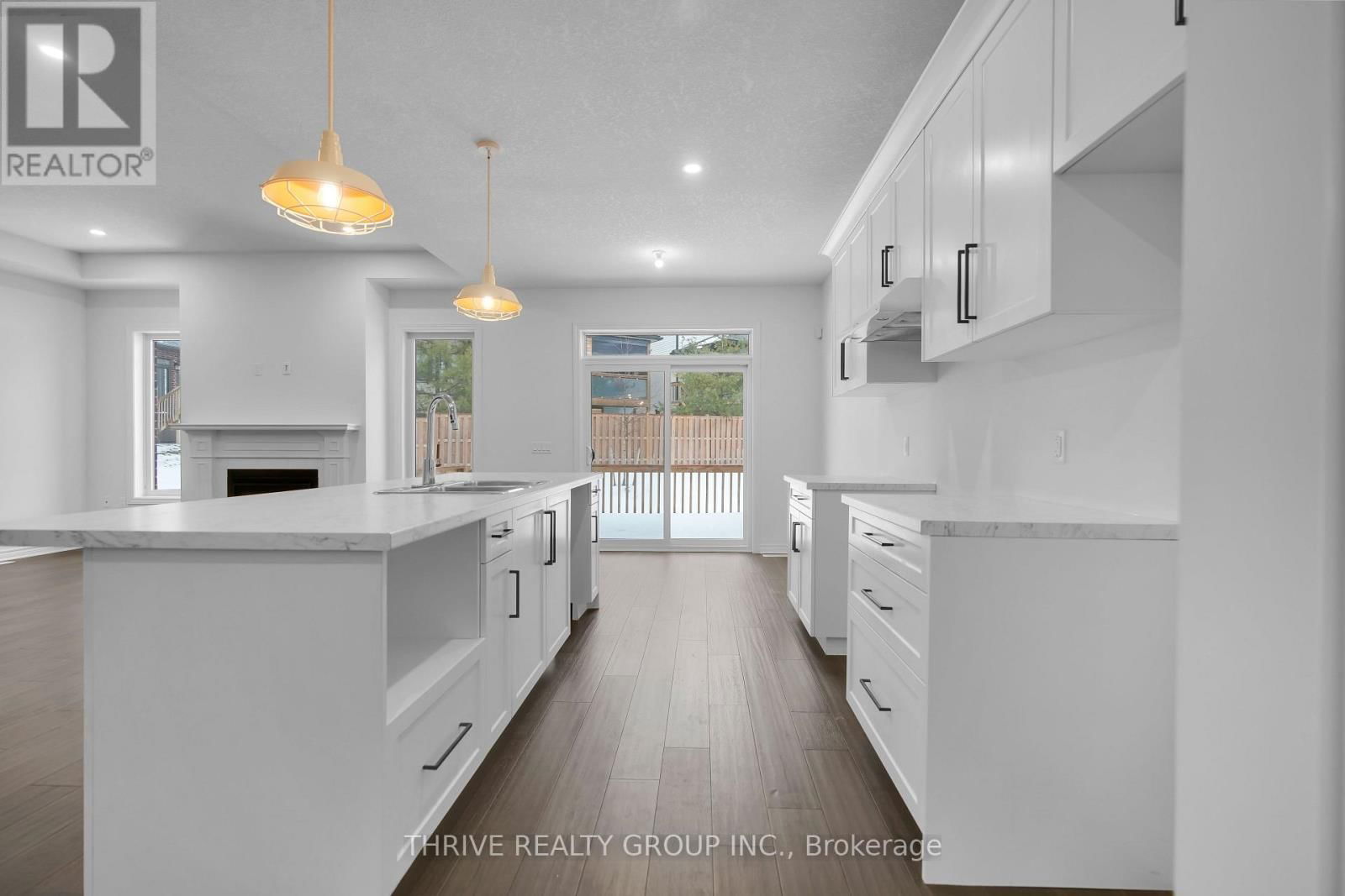 35 - 1080 UPPERPOINT AVENUE Image 16