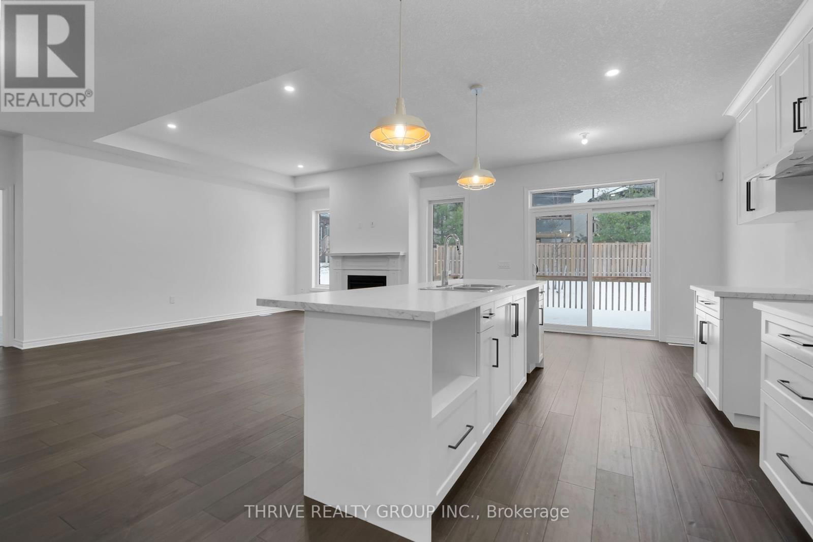 35 - 1080 UPPERPOINT AVENUE Image 17