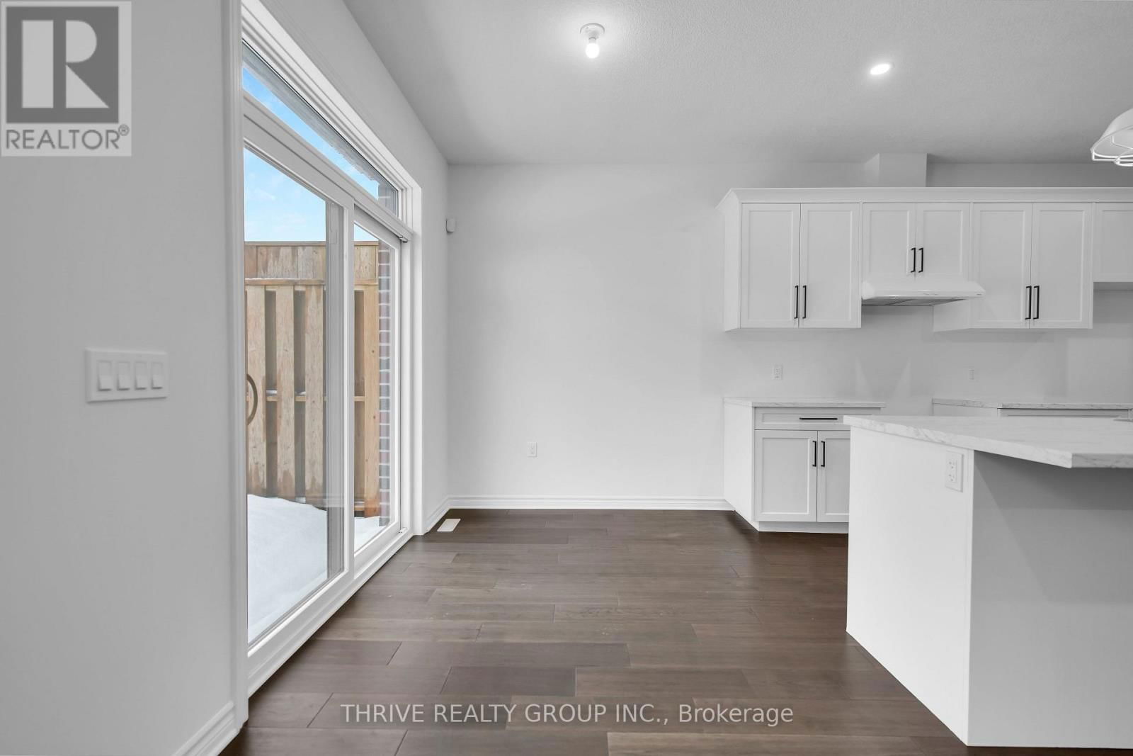 35 - 1080 UPPERPOINT AVENUE Image 19