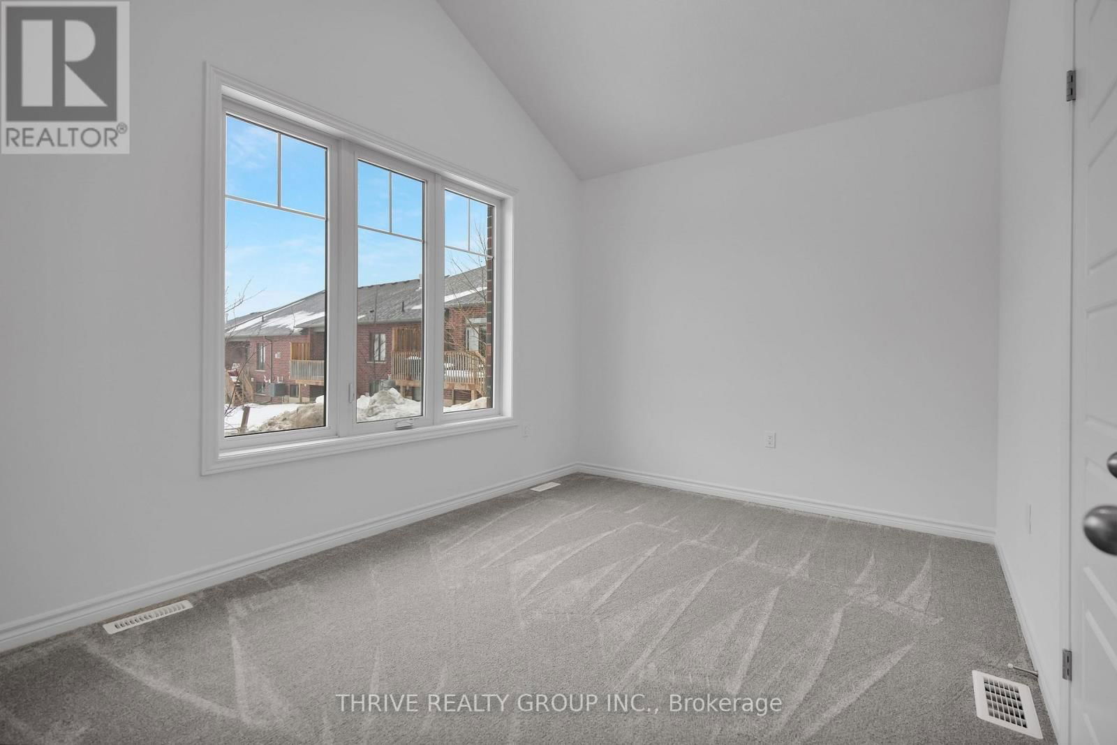 35 - 1080 UPPERPOINT AVENUE Image 26