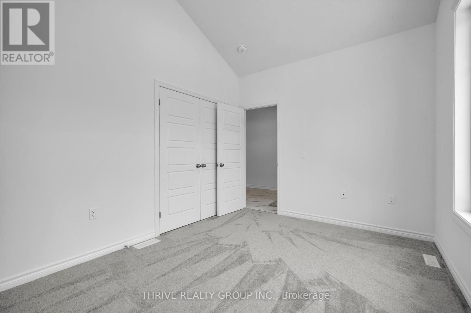 35 - 1080 UPPERPOINT AVENUE Image 27