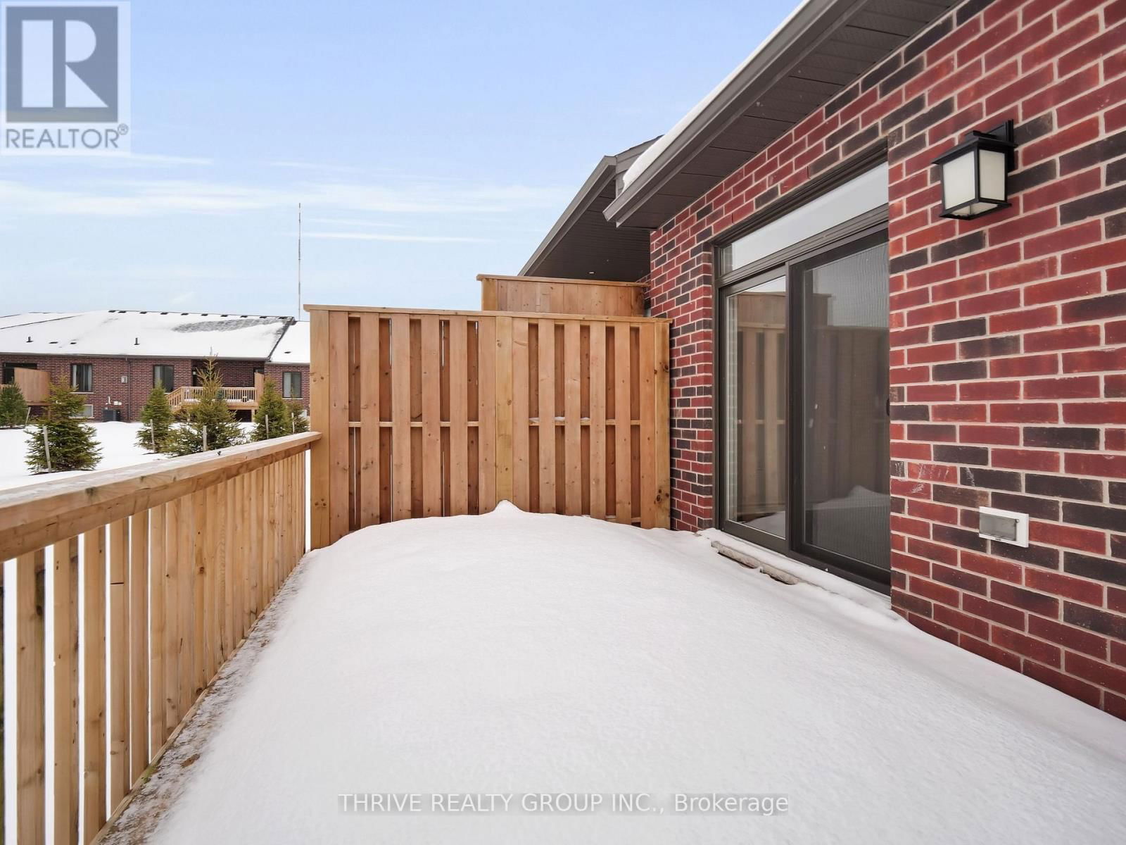 35 - 1080 UPPERPOINT AVENUE Image 36