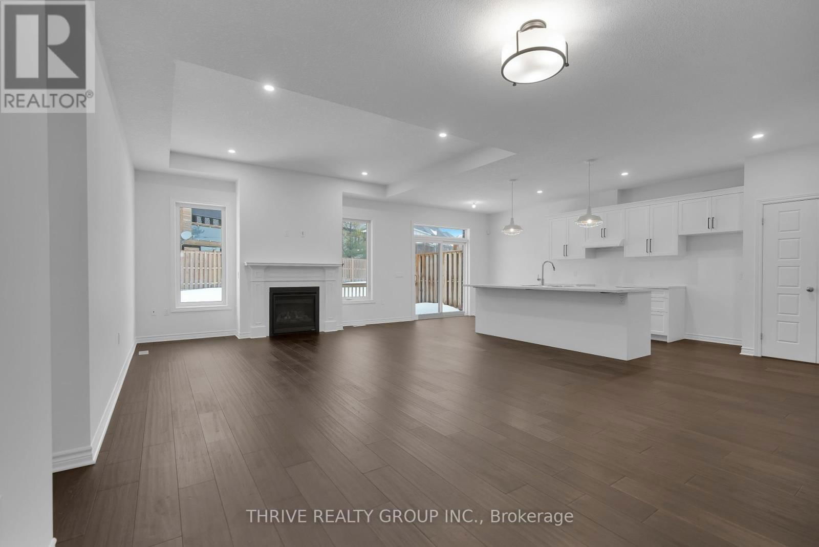 35 - 1080 UPPERPOINT AVENUE Image 7