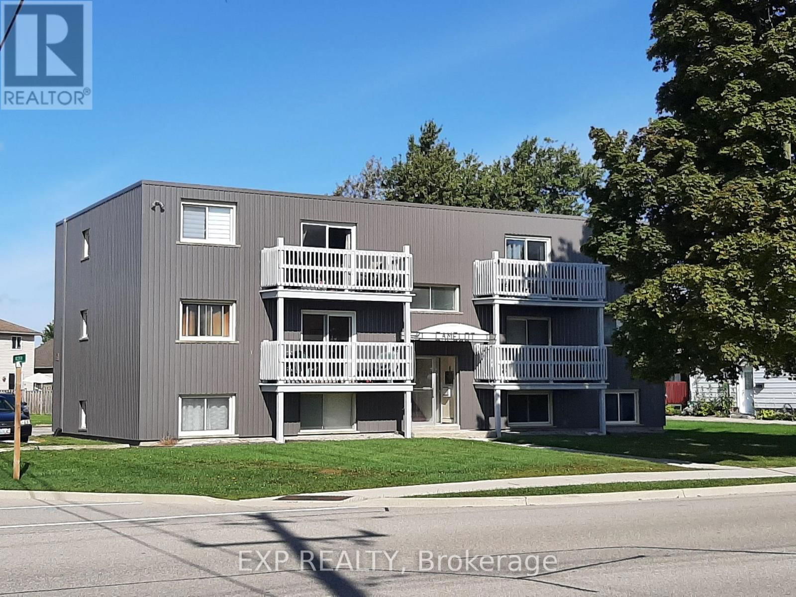 2047 MAIN STREET SOUTH Image 1