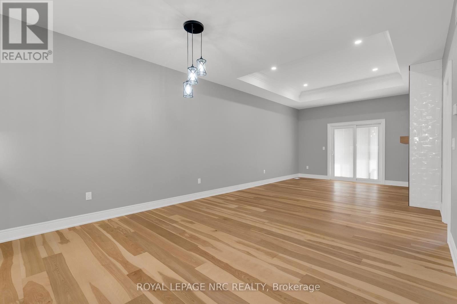 265 LANCASTER DRIVE Image 12