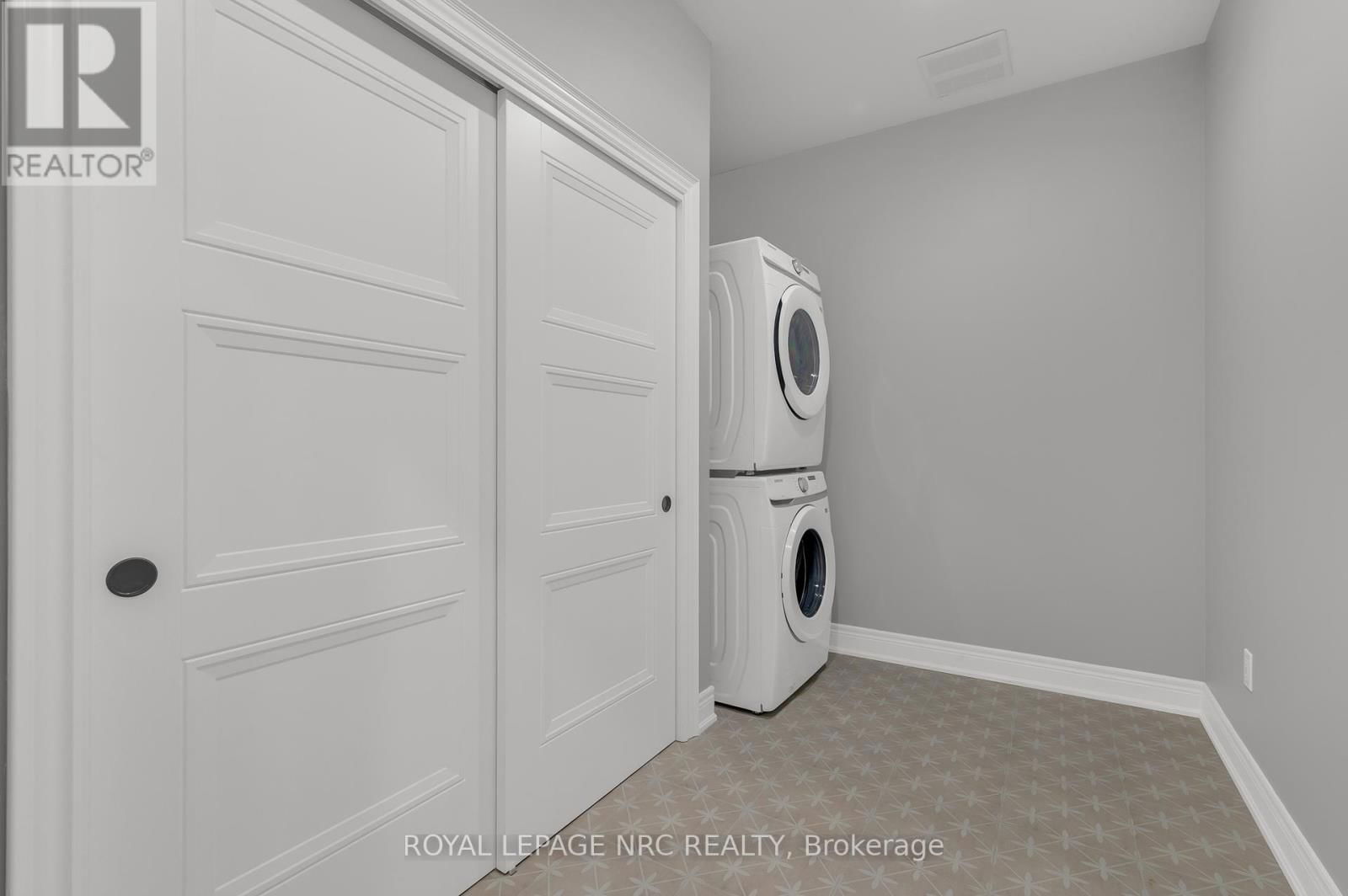265 LANCASTER DRIVE Image 22