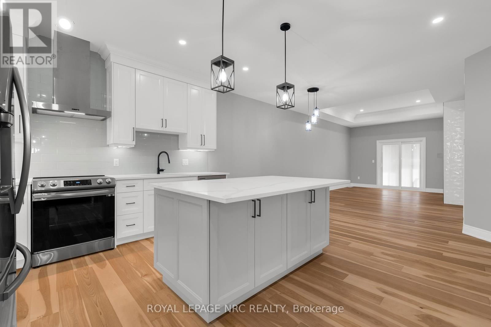 265 LANCASTER DRIVE Image 7