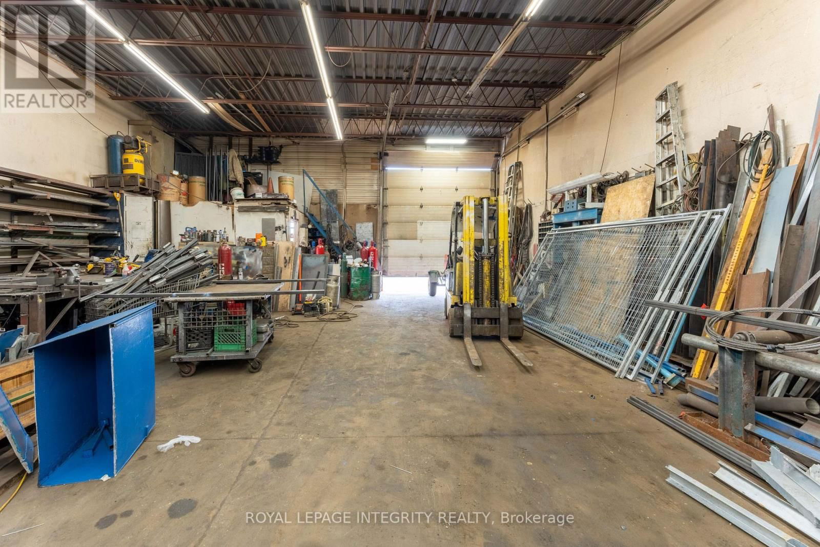 113 - 2535 BLACKWELL STREET Image 17