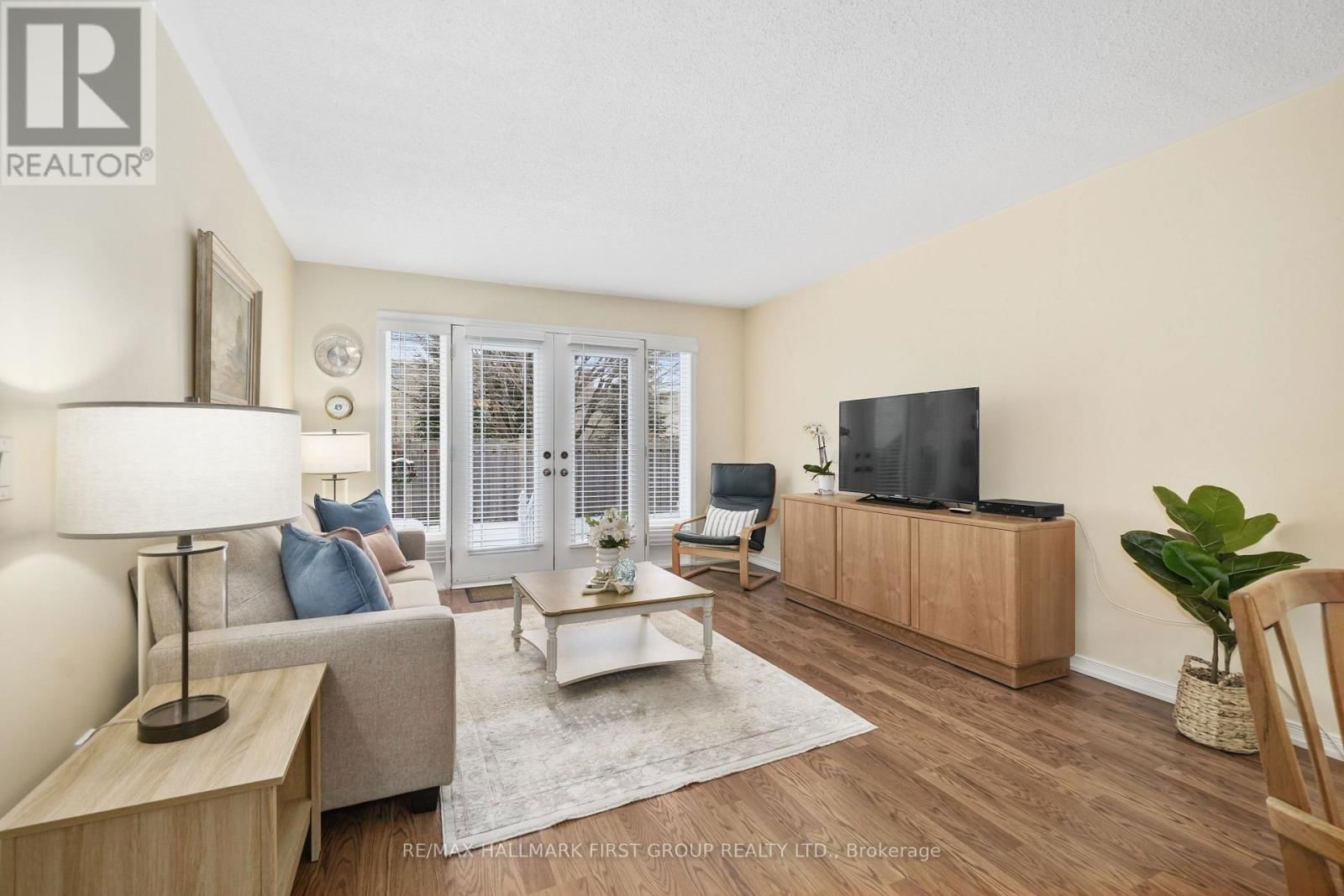Unit 6 - 740 CARLISLE STREET Image 12