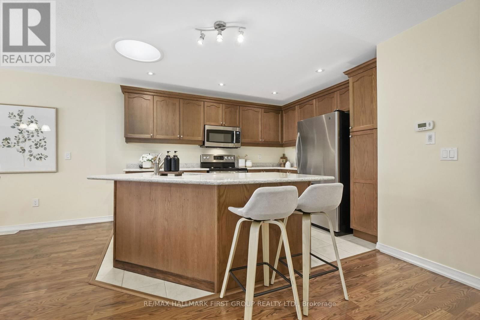 Unit 6 - 740 CARLISLE STREET Image 14