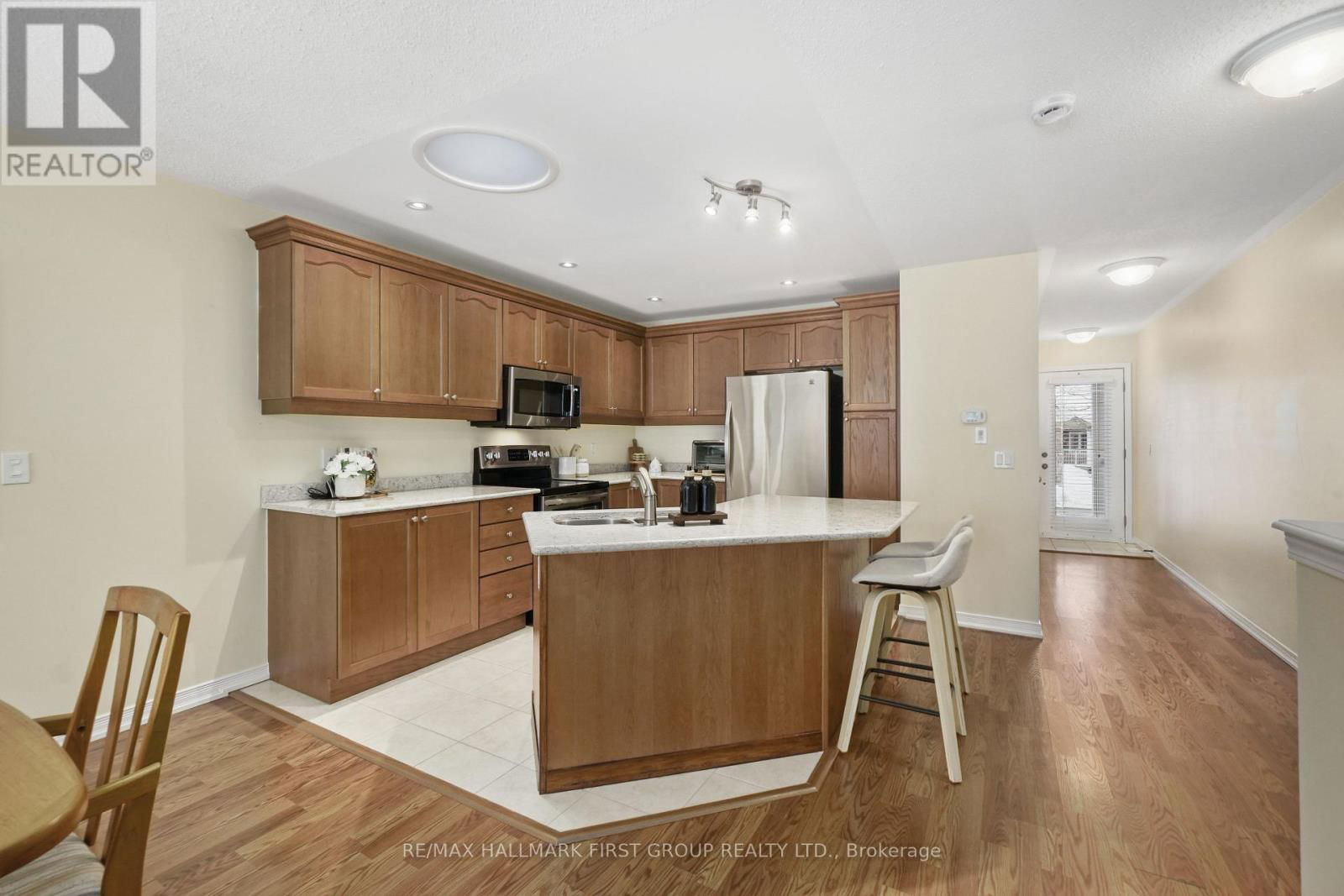 Unit 6 - 740 CARLISLE STREET Image 15