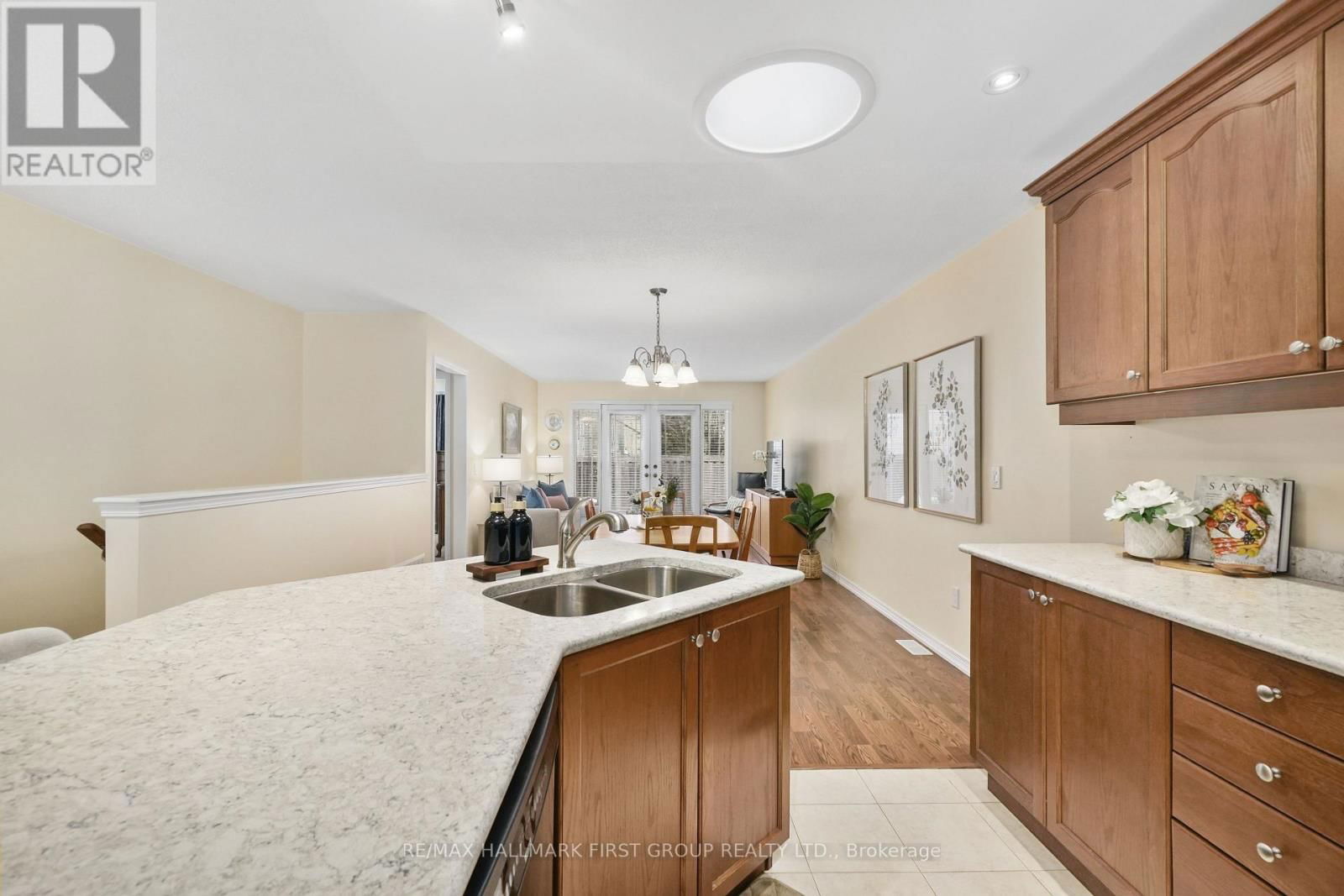 Unit 6 - 740 CARLISLE STREET Image 18