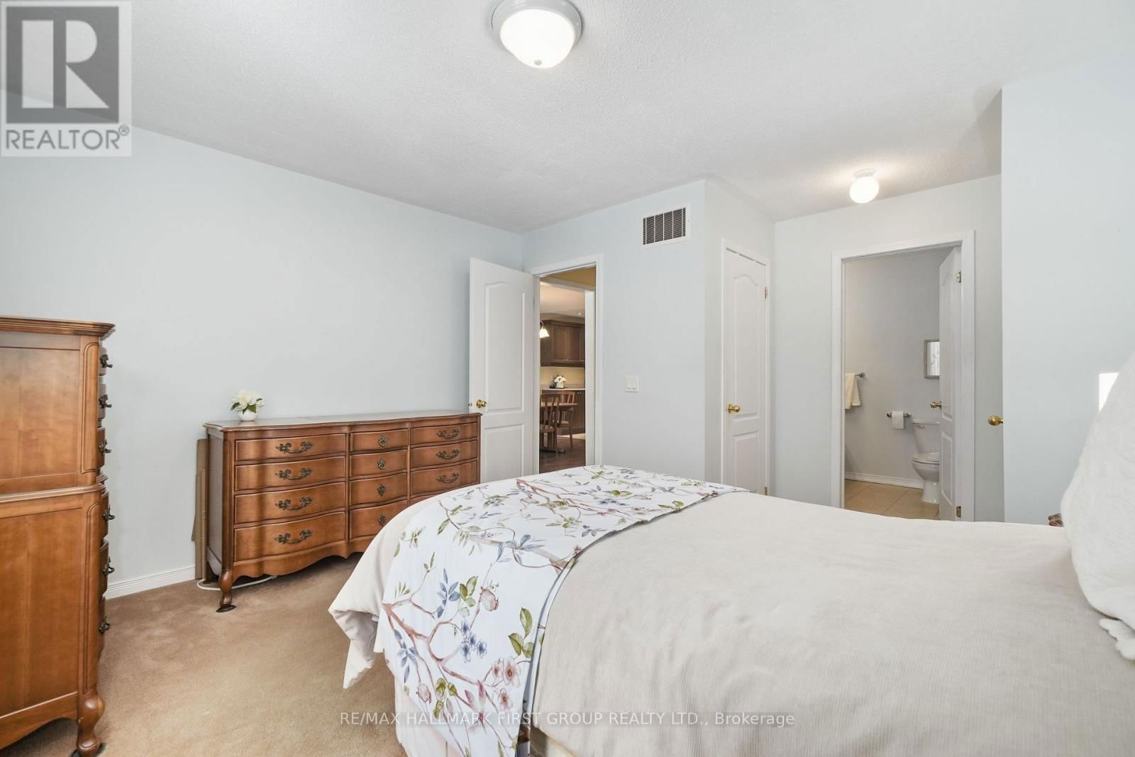 Unit 6 - 740 CARLISLE STREET Image 26