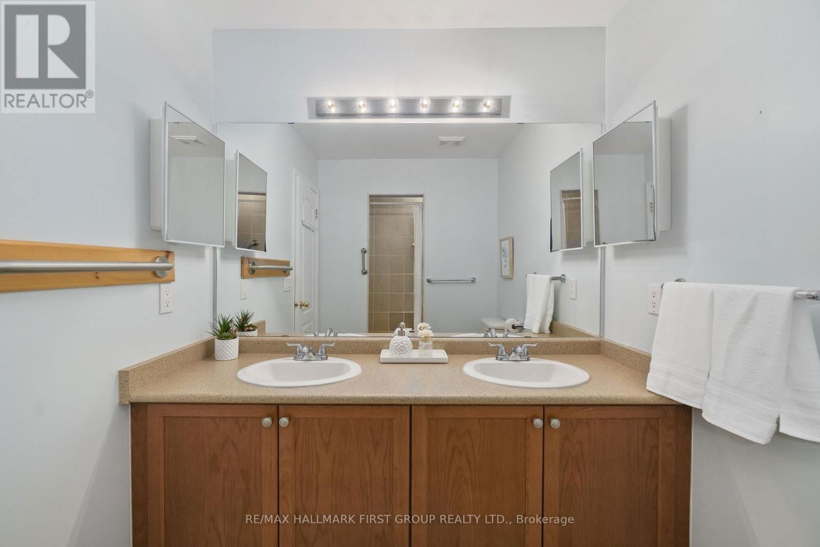 Unit 6 - 740 CARLISLE STREET Image 28