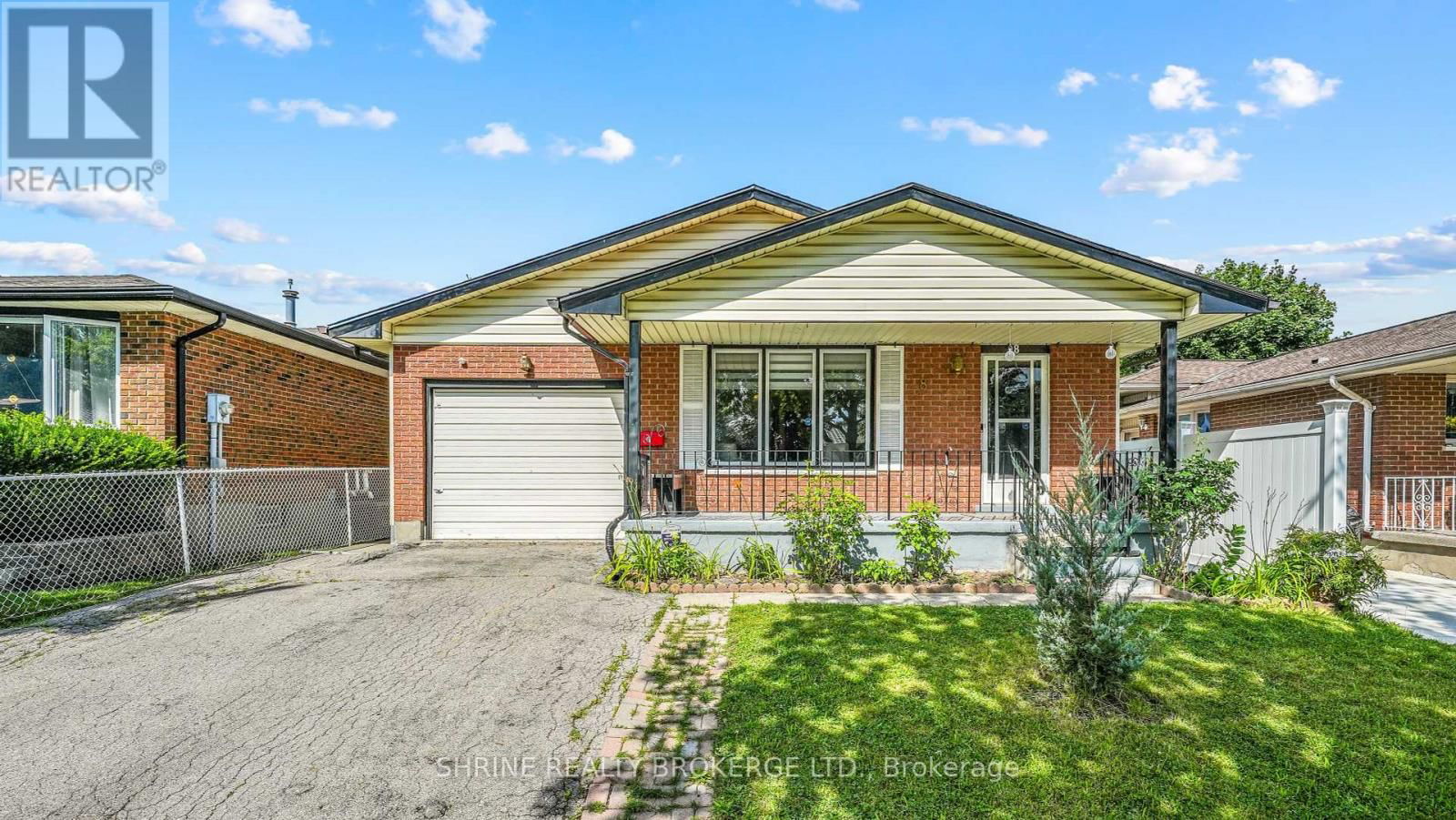 8 POPLAR CRESCENT Image 1