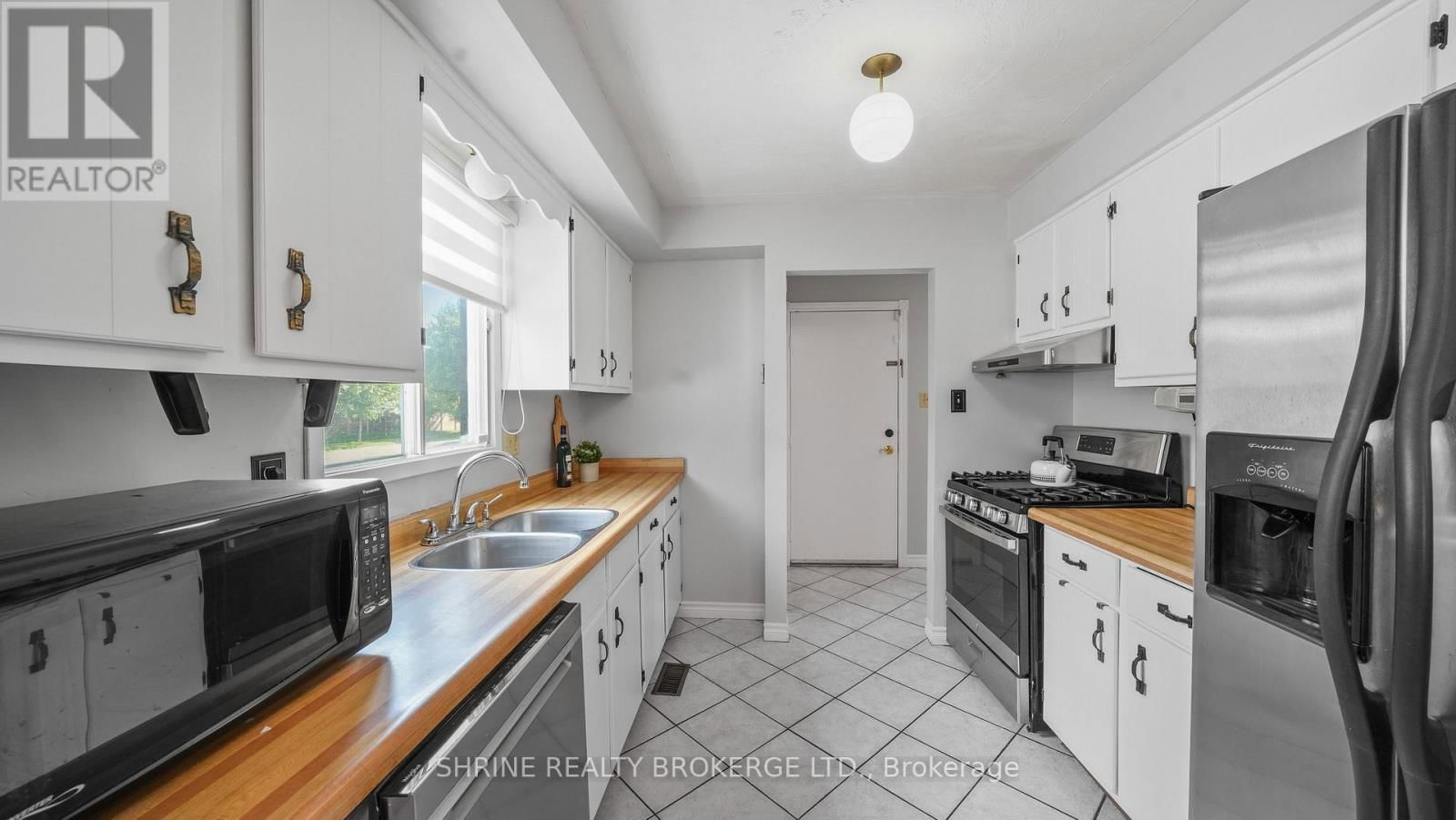 8 POPLAR CRESCENT Image 12