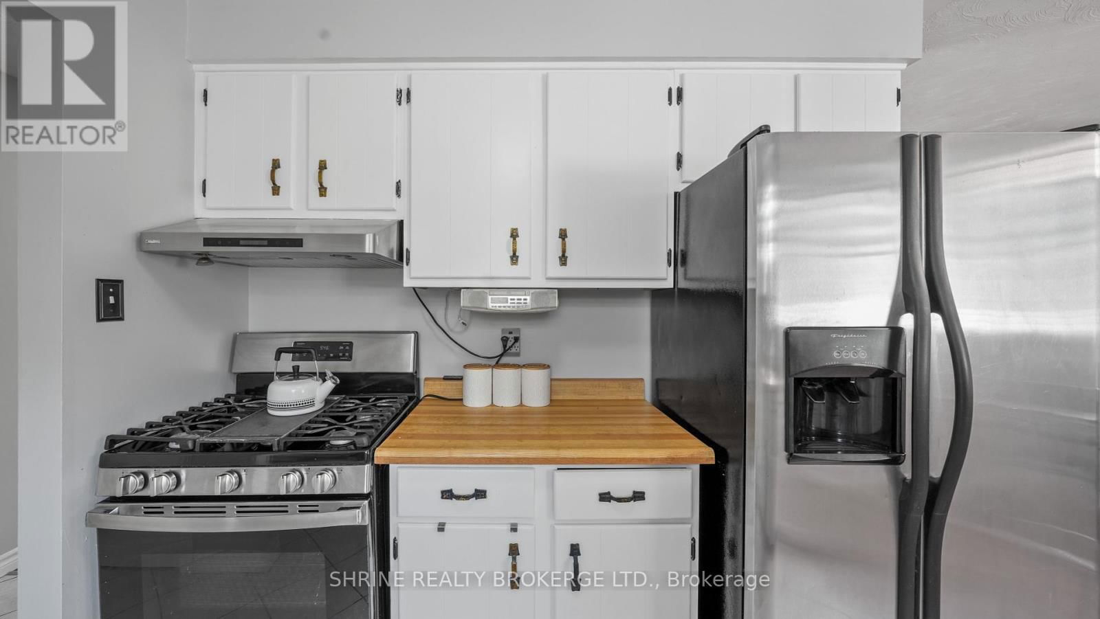 8 POPLAR CRESCENT Image 13