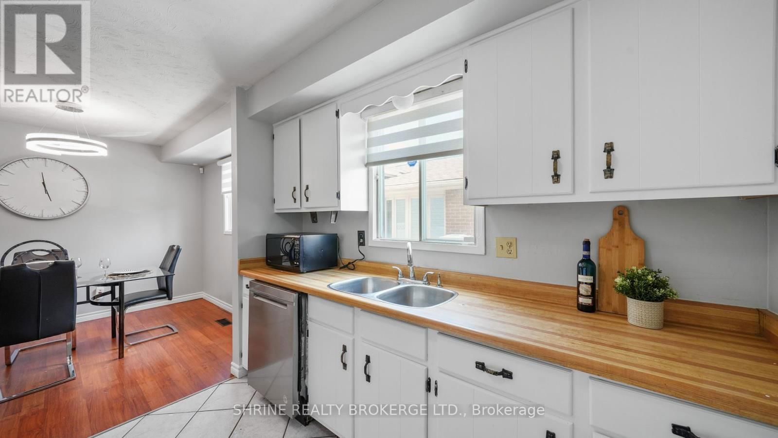 8 POPLAR CRESCENT Image 14