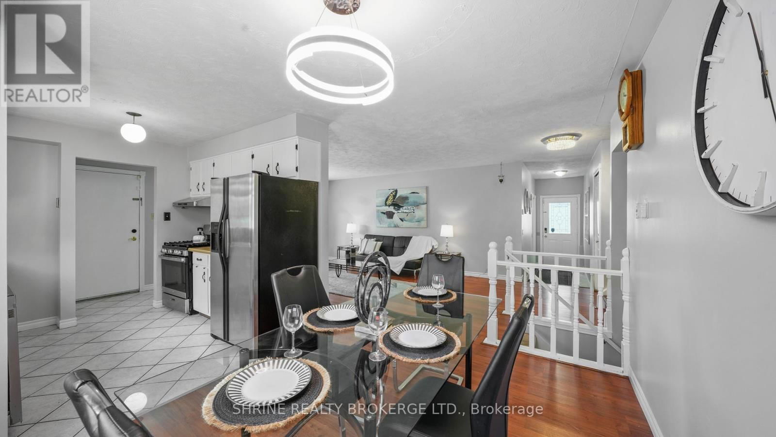 8 POPLAR CRESCENT Image 15