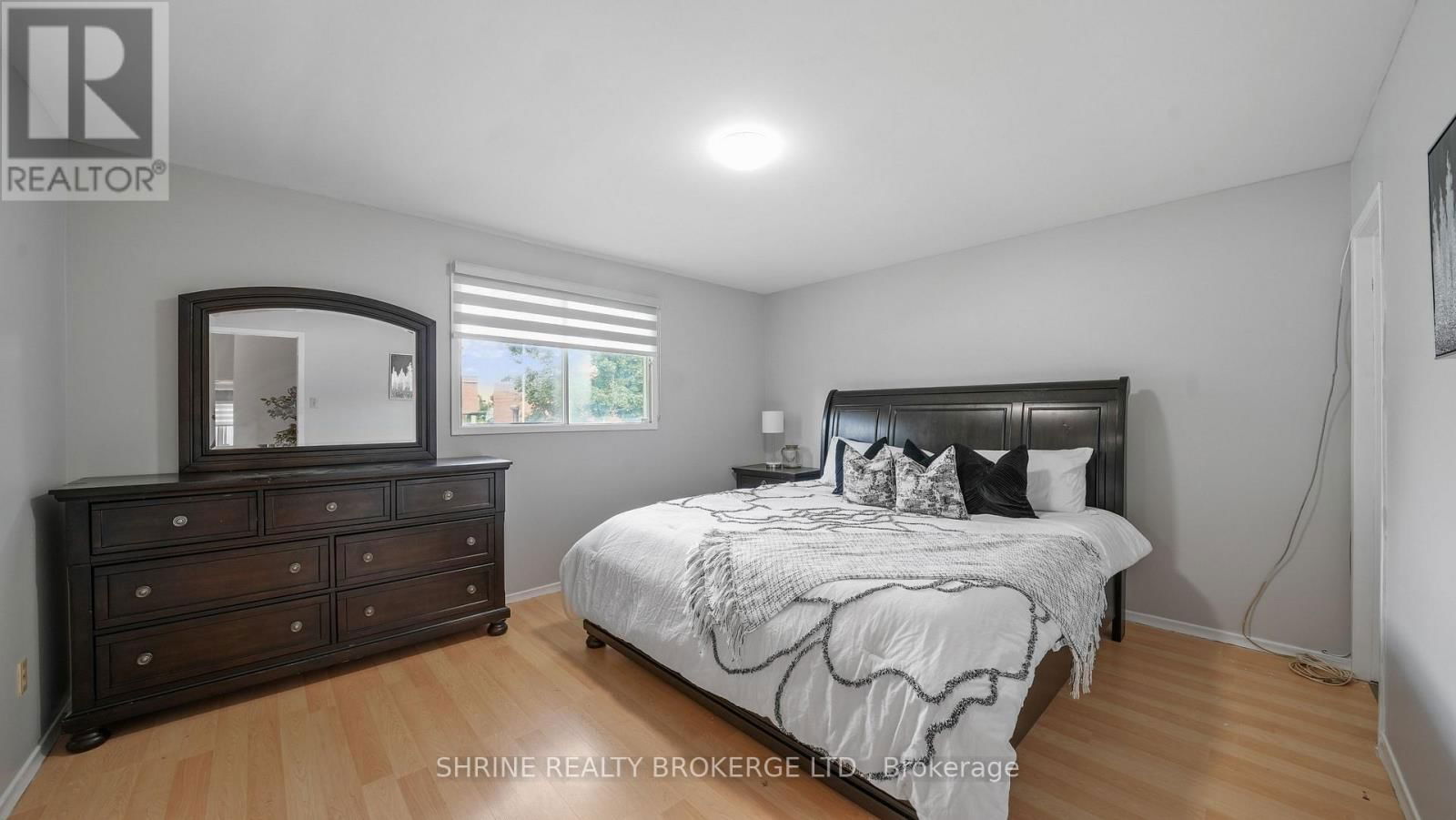 8 POPLAR CRESCENT Image 16