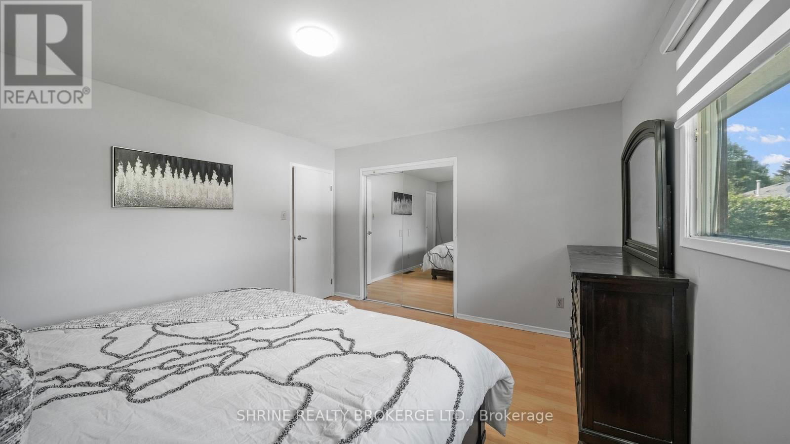 8 POPLAR CRESCENT Image 17