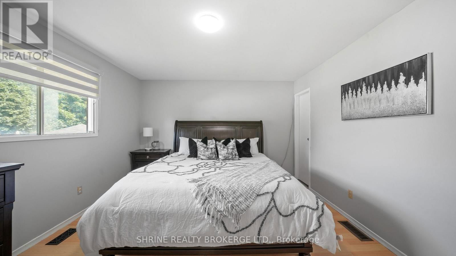 8 POPLAR CRESCENT Image 18