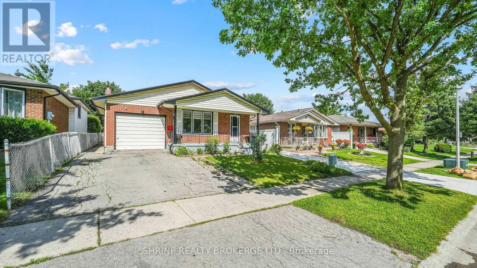 8 POPLAR CRESCENT Image 2