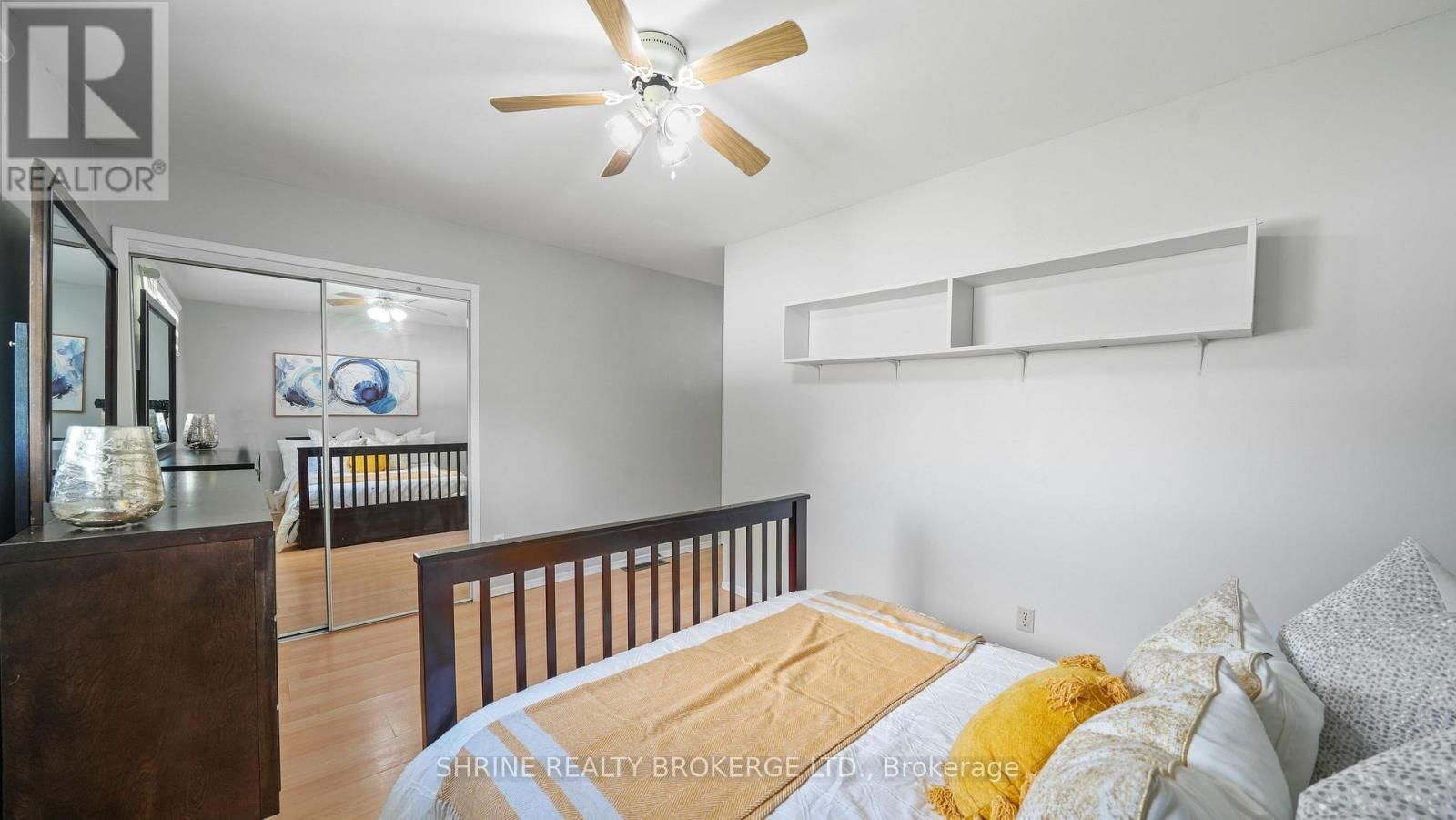 8 POPLAR CRESCENT Image 21