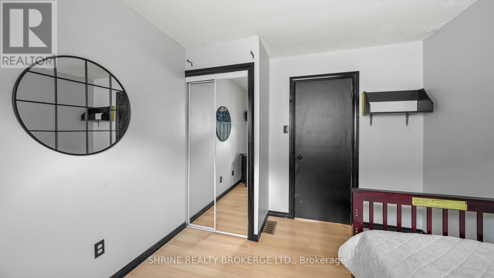 8 POPLAR CRESCENT Image 23