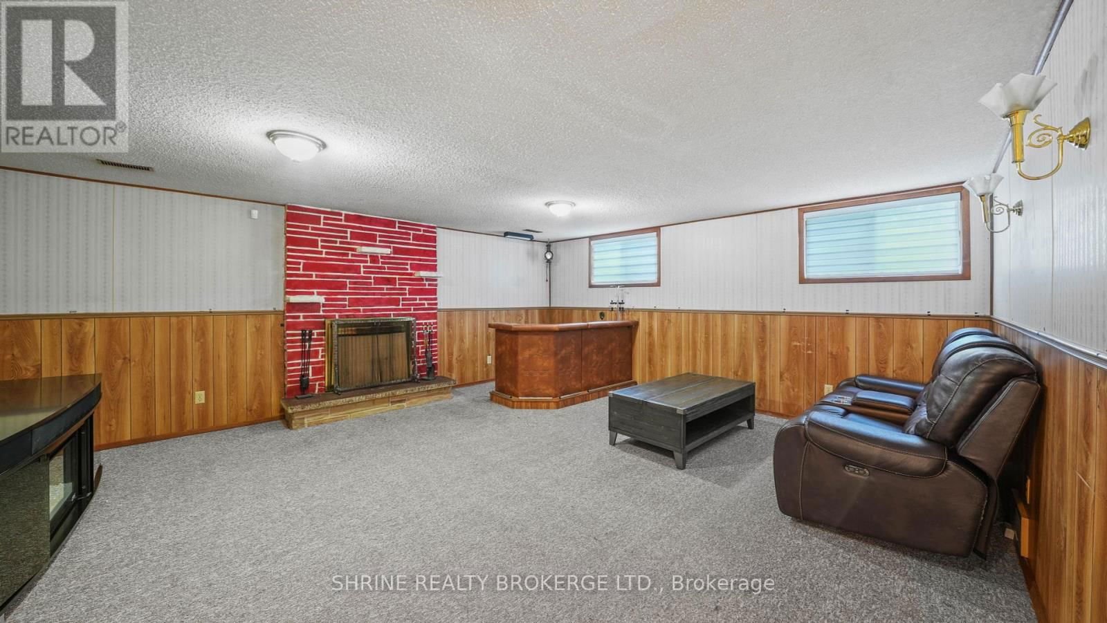 8 POPLAR CRESCENT Image 27