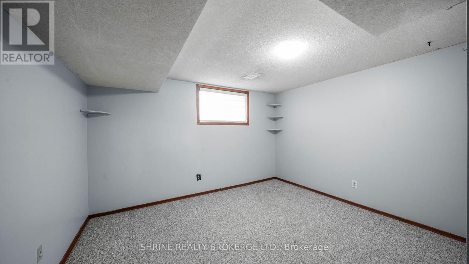 8 POPLAR CRESCENT Image 30