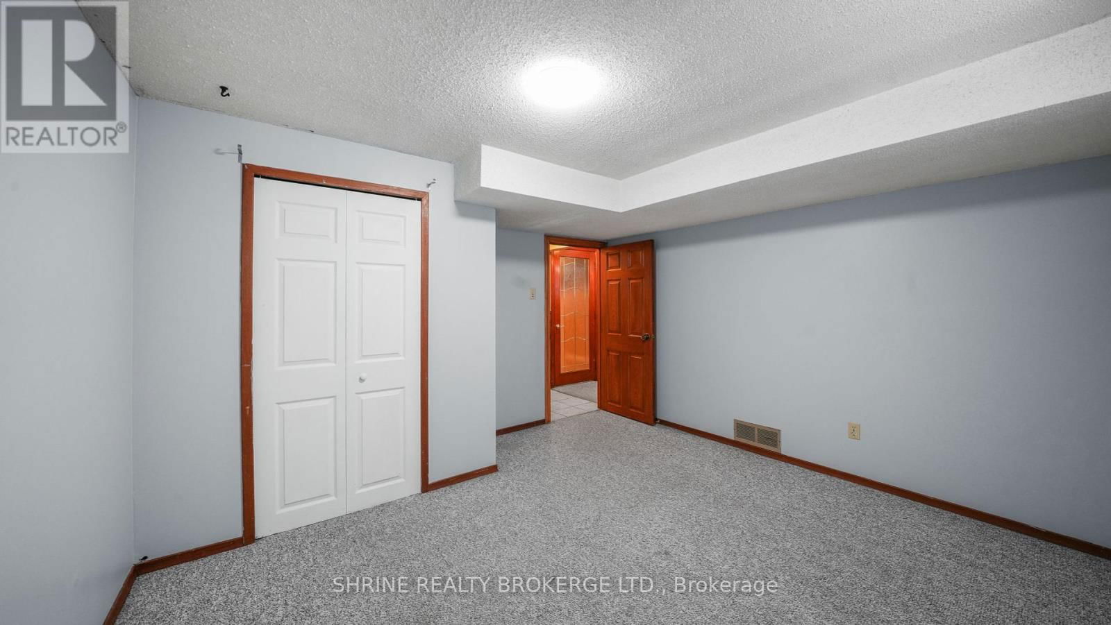 8 POPLAR CRESCENT Image 31