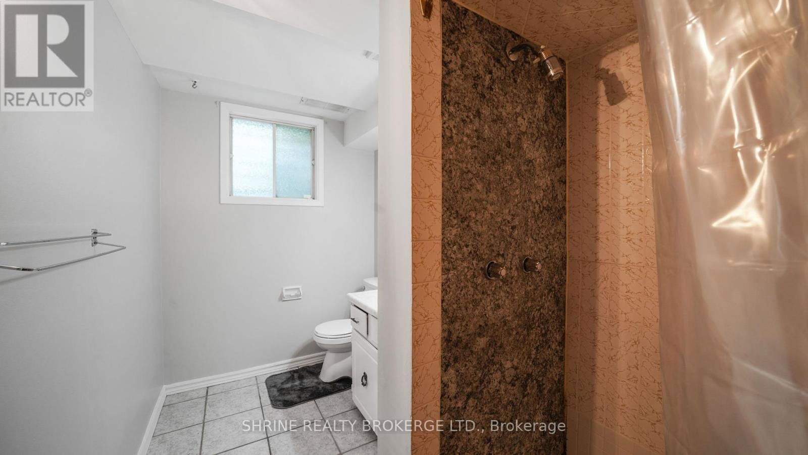 8 POPLAR CRESCENT Image 34