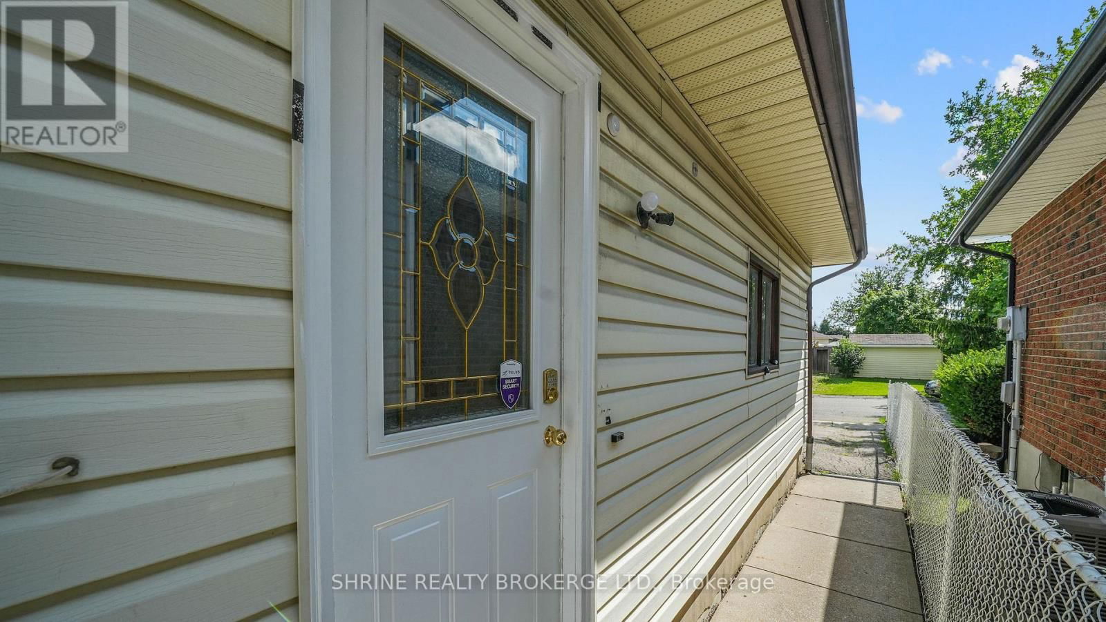 8 POPLAR CRESCENT Image 35
