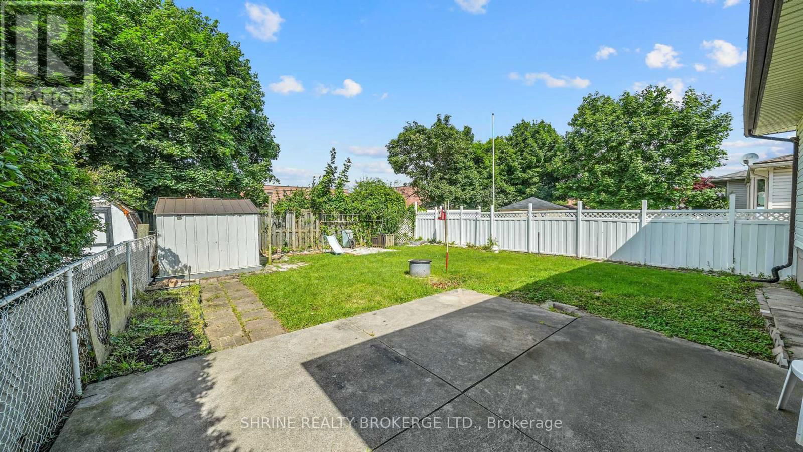8 POPLAR CRESCENT Image 36