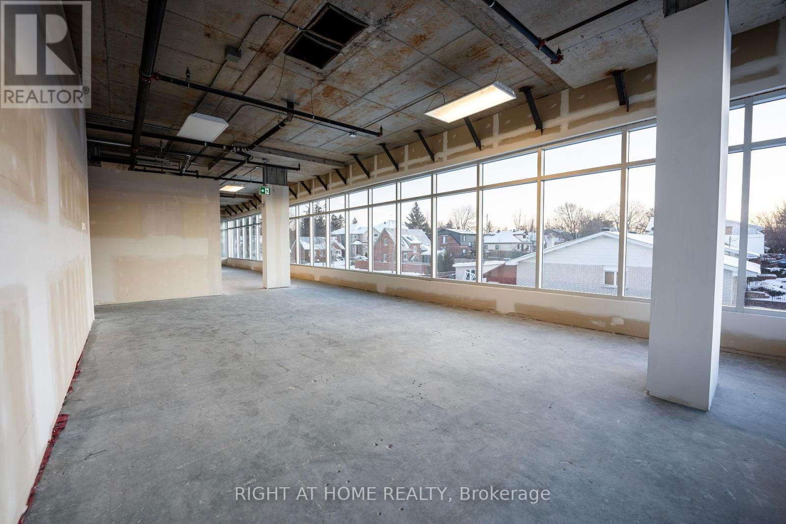101 - 1637 BANK STREET Image 13