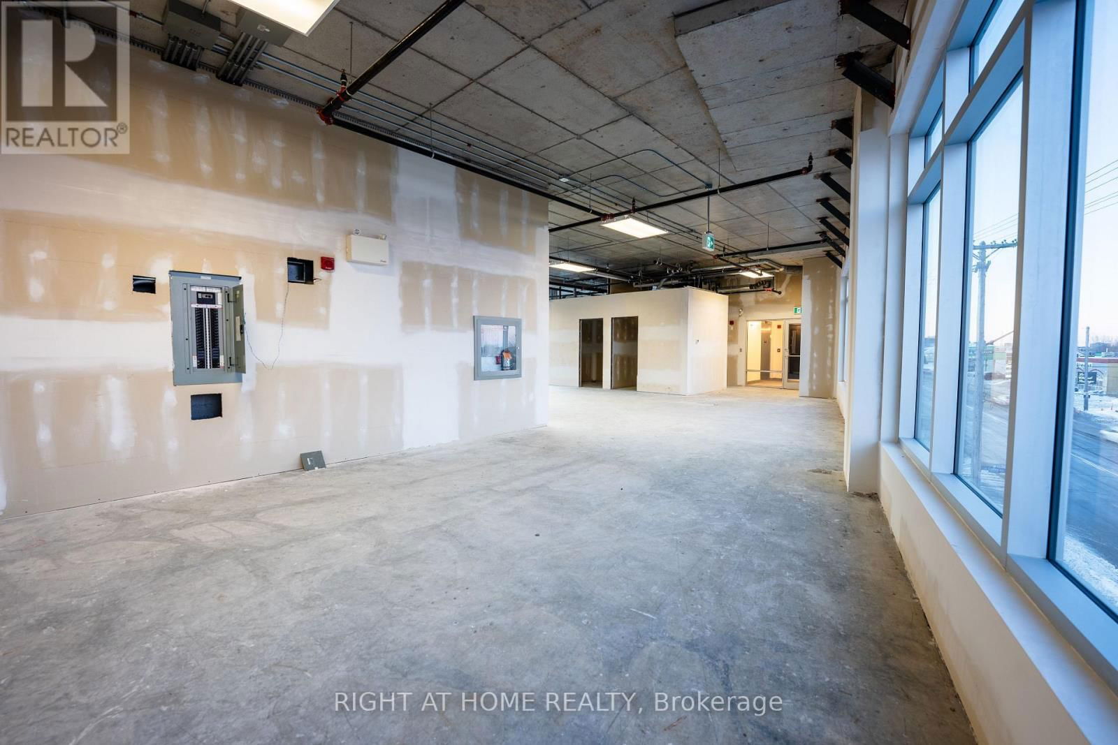 101 - 1637 BANK STREET Image 14