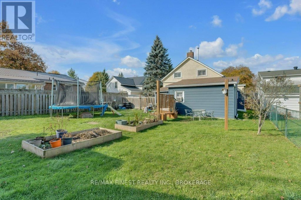 186 THOMAS STREET Image 16