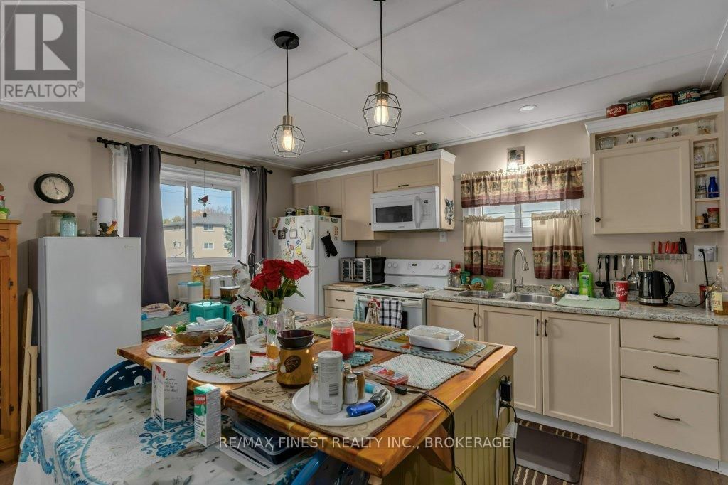 186 THOMAS STREET Image 6