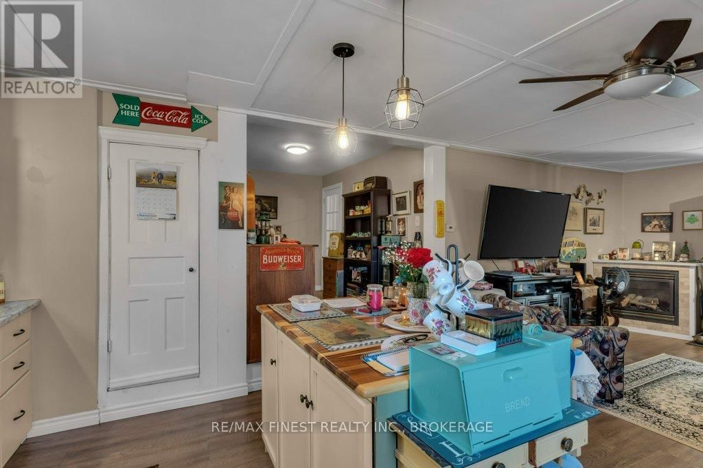 186 THOMAS STREET Image 8