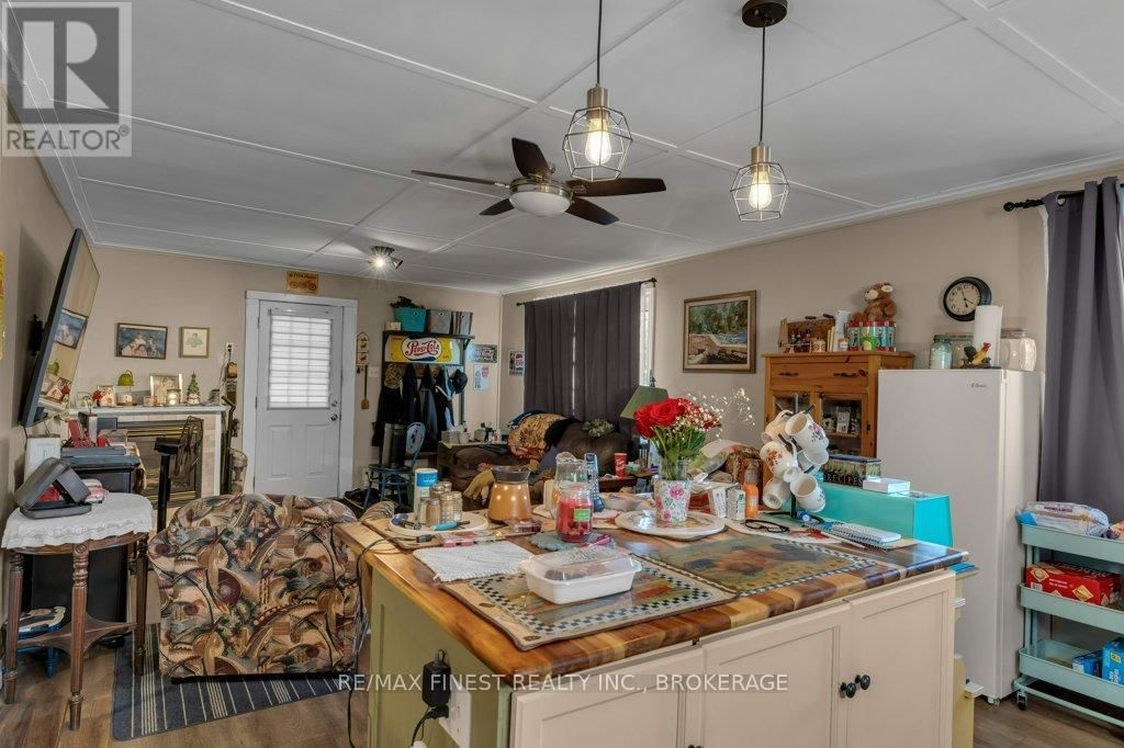 186 THOMAS STREET Image 9