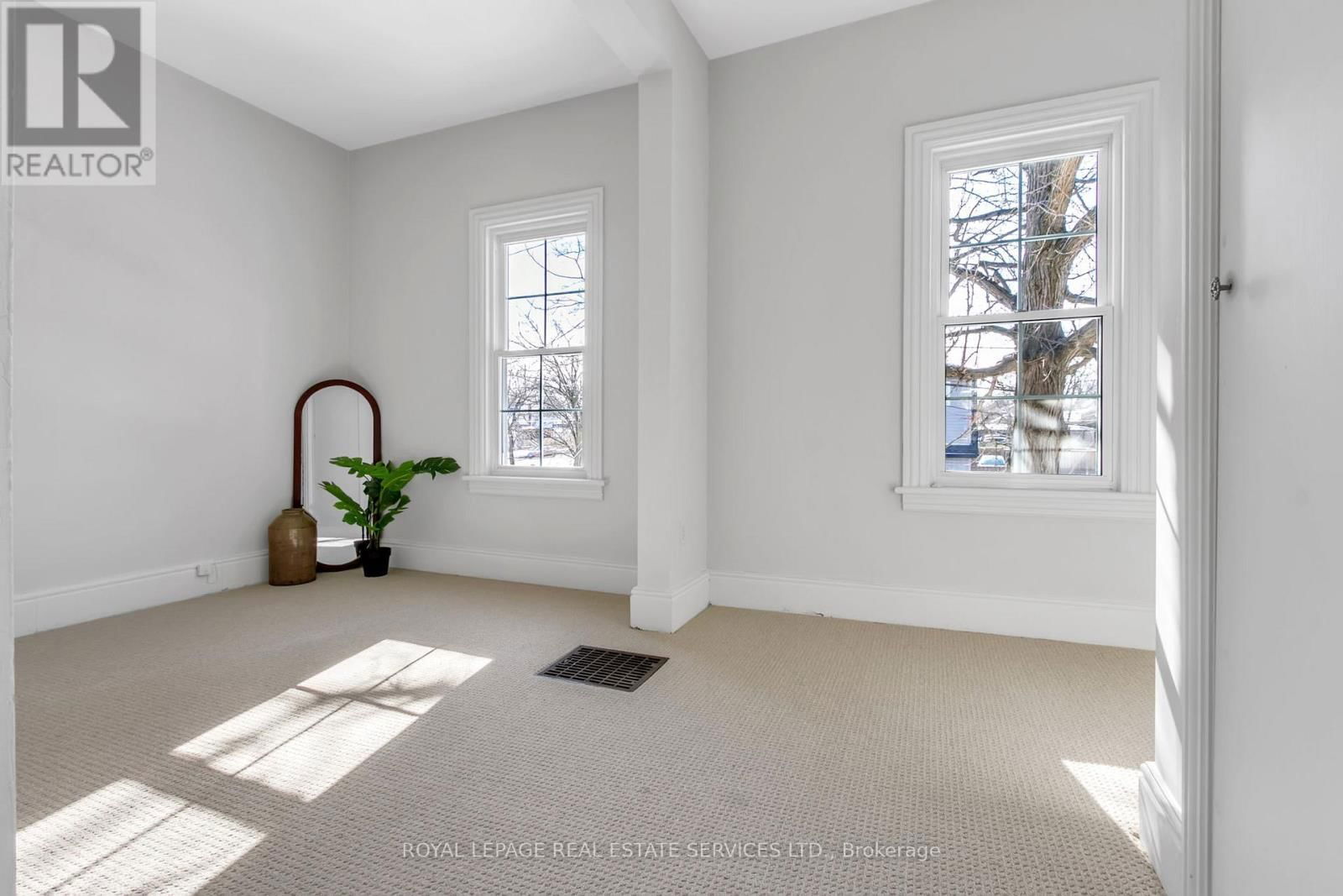 8 DUFF STREET Image 26