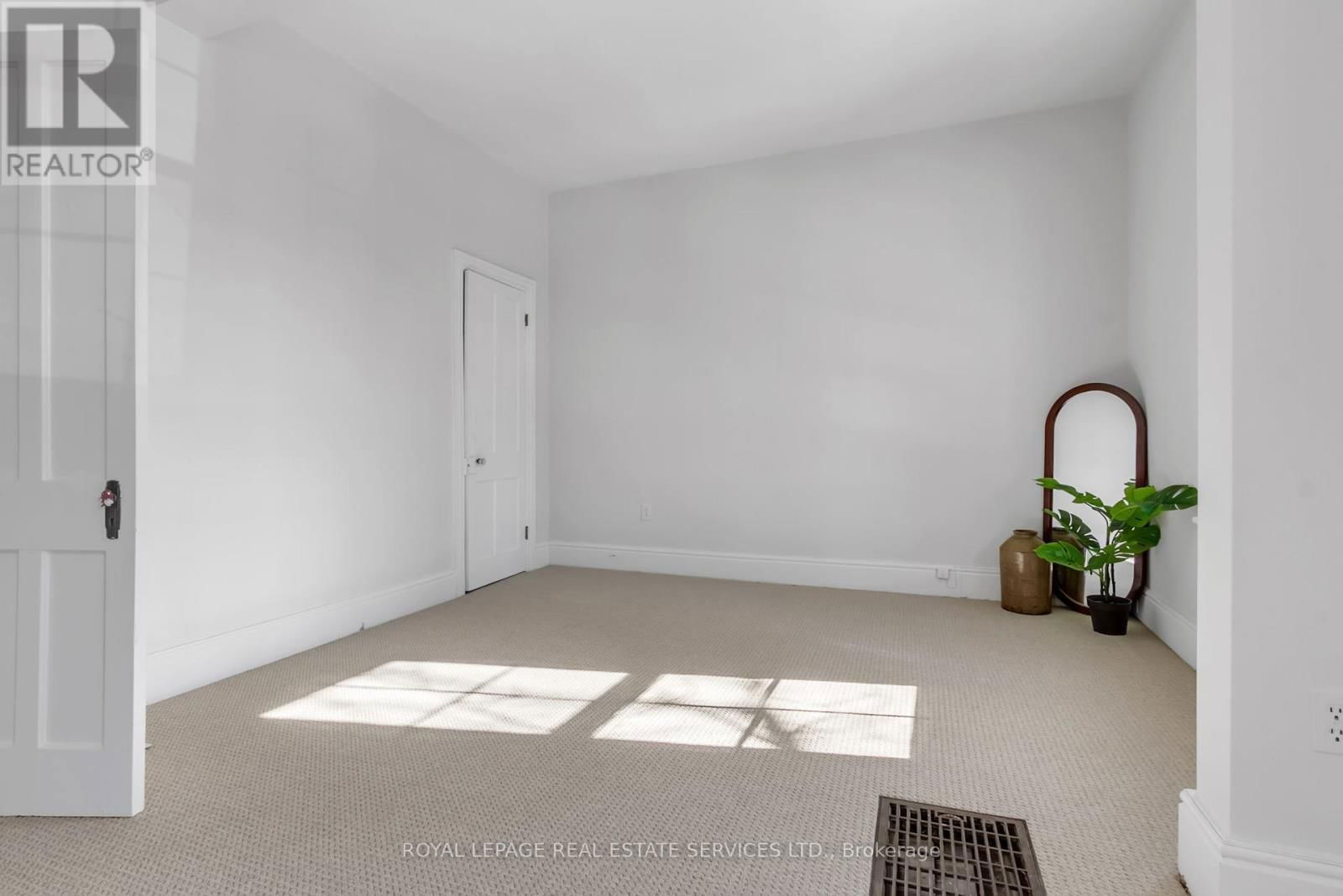 8 DUFF STREET Image 28