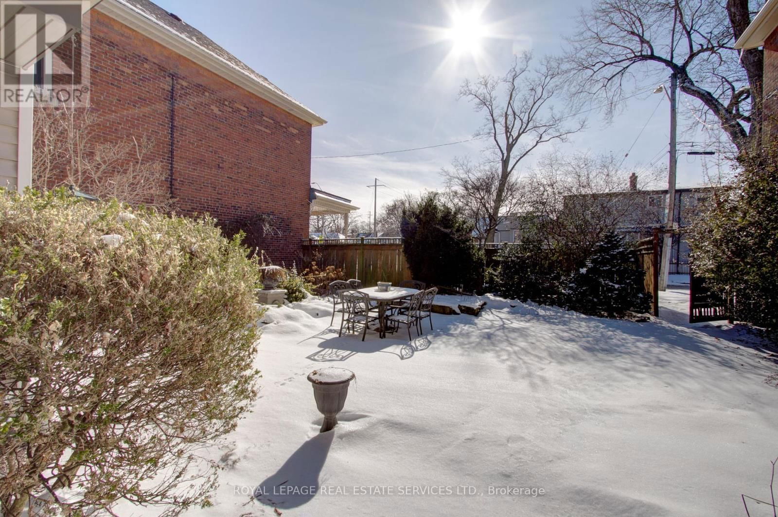 8 DUFF STREET Image 39