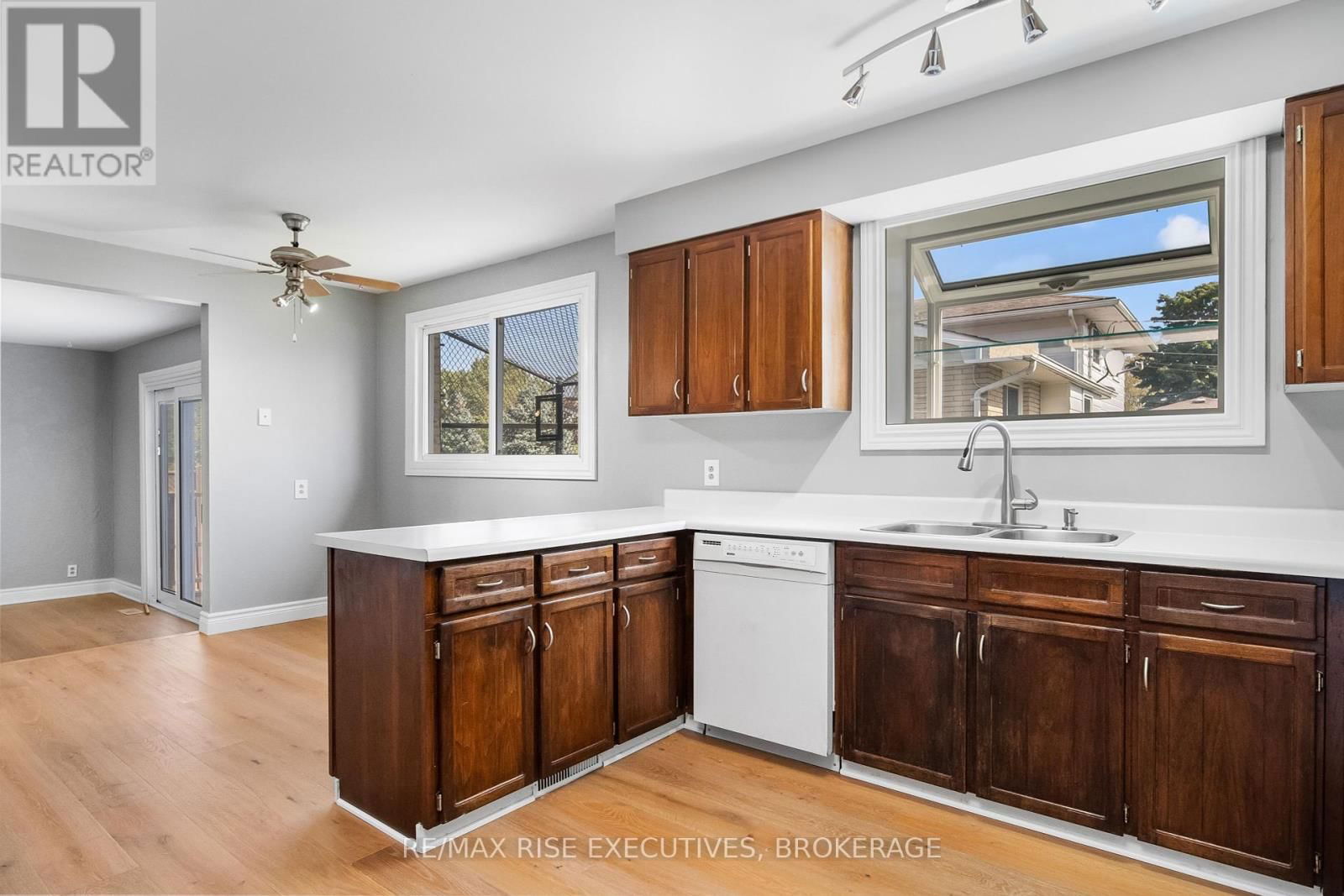 282 WELBORNE AVENUE Image 18