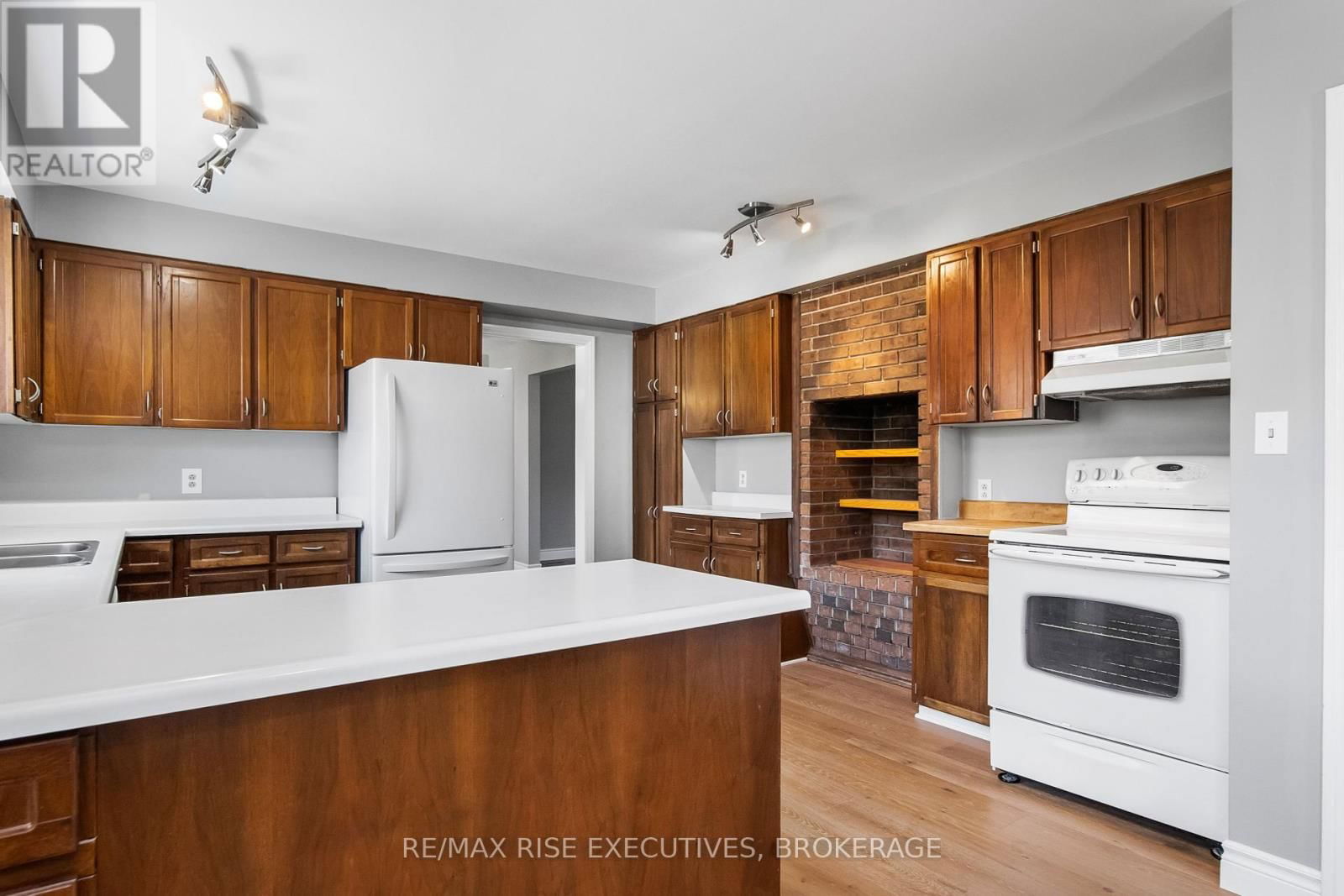 282 WELBORNE AVENUE Image 19